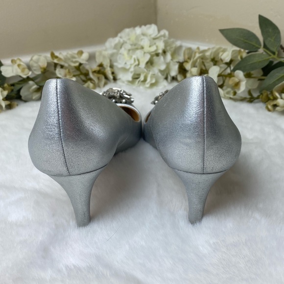 BADGLEY MISCHKA Silver  Crystal Embellished Pump sz 8.5 - Picture 5 of 5